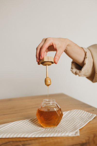 7oz Glass Honey Jar with Wooden Dipper – Perfect for Storing and Serving Honey.